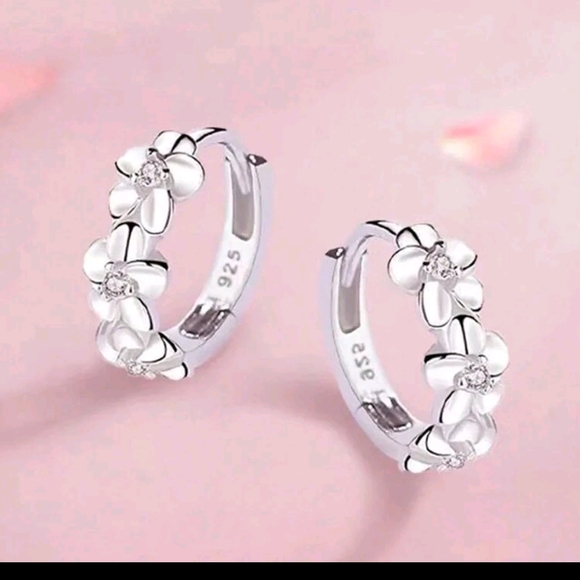 Kohl's Silver Floral Hoop Earrings - Picture 1 of 9
